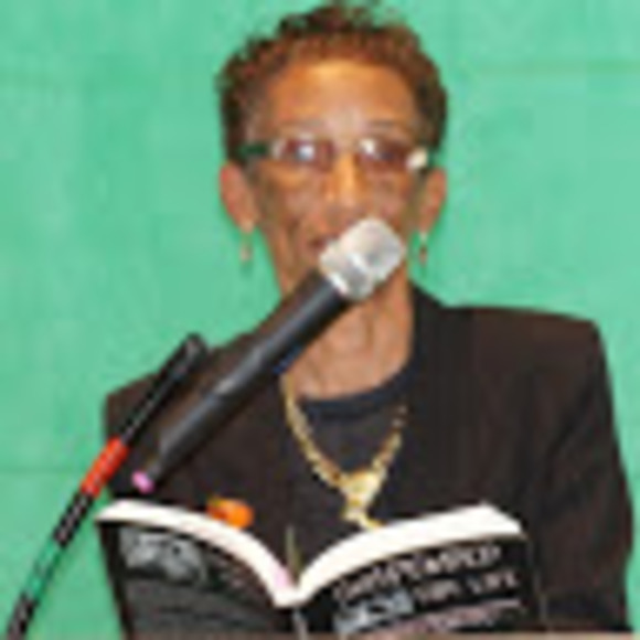 Meet your Posher, Twiggy - Picture 2 of 2